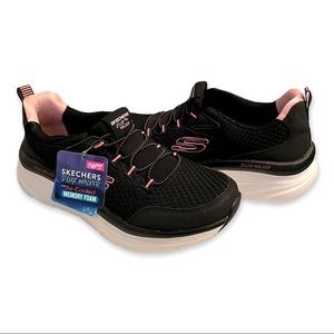 Women’s NEW Skechers D’Lux Walker- Relaxed Fit